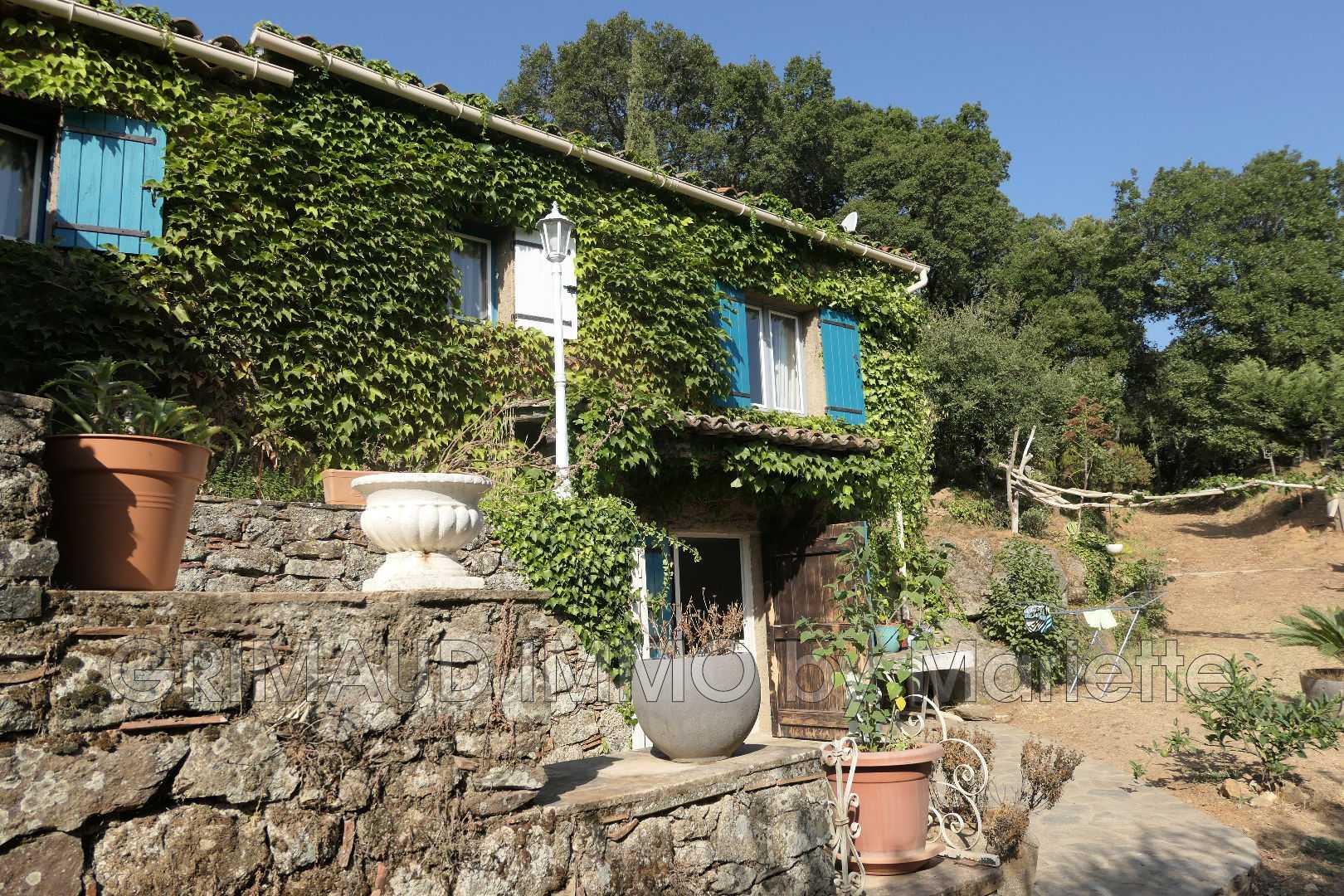 Huis in La Garde-Freinet, Provence-Alpes-Côte d'Azur 11321830