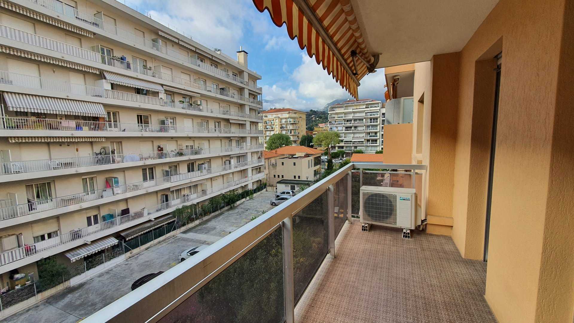 Condominium in Menton, Provence-Alpes-Cote d'Azur 11322502