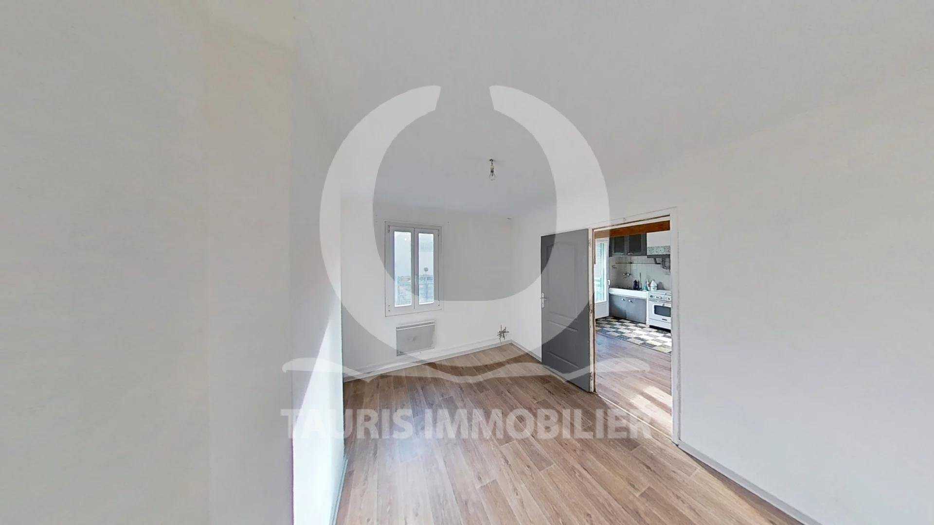 Condominium in Marseille, Provence-Alpes-Cote d'Azur 11322642