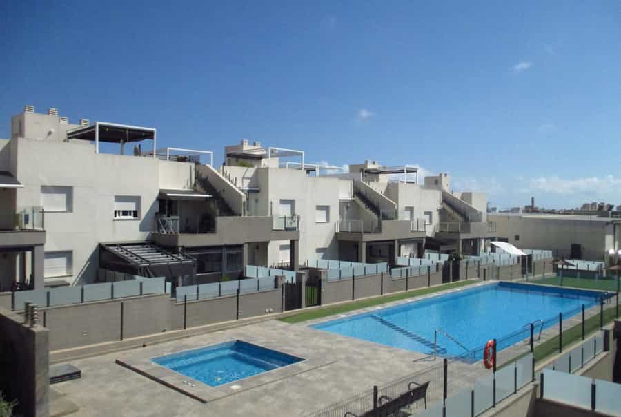 Condominium in El Tocino, Valencia 11325008