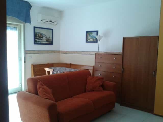 公寓 在 里瓦圣特雷莎, 西西里岛 11327482