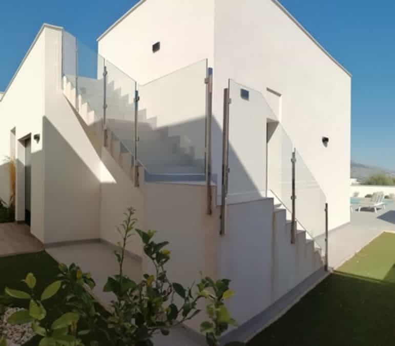 بيت في Benimantell, Comunidad Valenciana 11330329