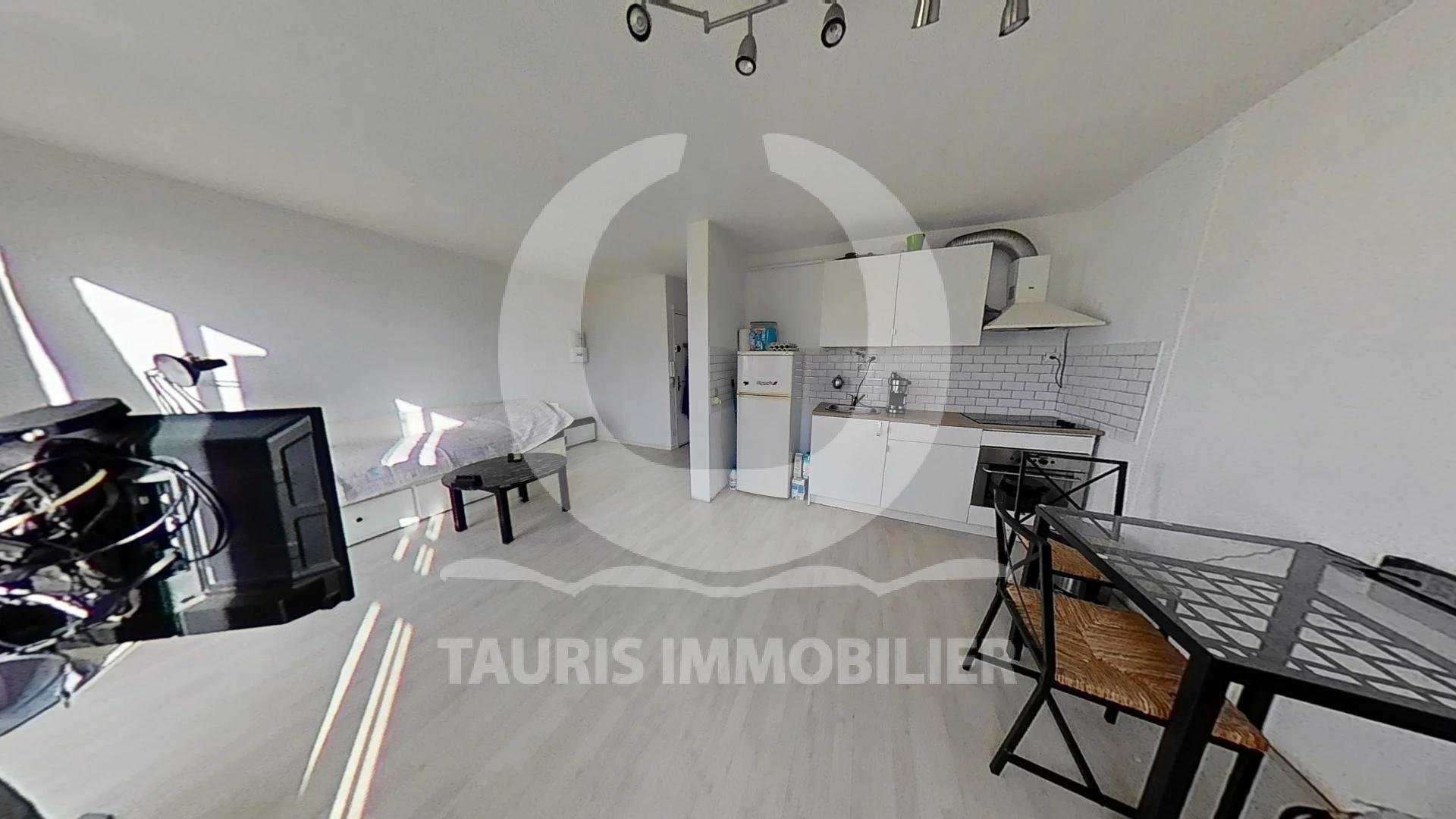 Condominium in Aubagne, Provence-Alpes-Cote d'Azur 11334772