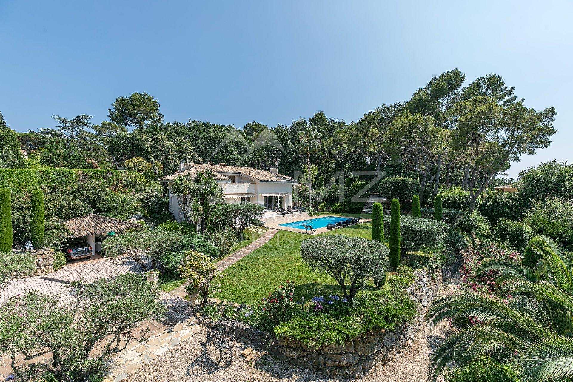 Rumah di Mougins, Provence-Alpes-Côte d'Azur 11334994