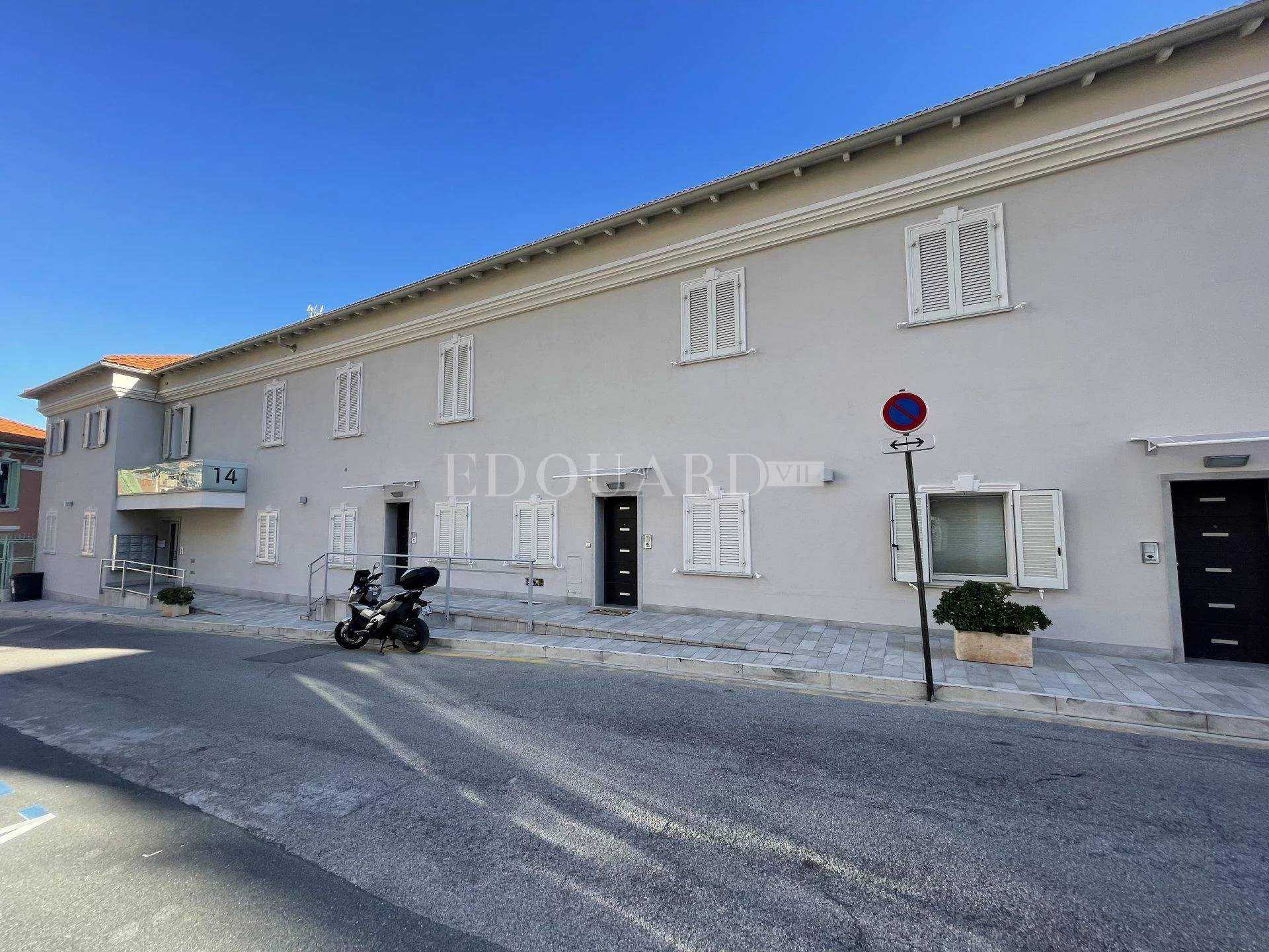 Condominio en Roquebrune-Cap-Martin, Provence-Alpes-Côte d'Azur 11335818