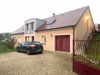 بيت في Joigny, بورغون-فرانش-كونت 11336799