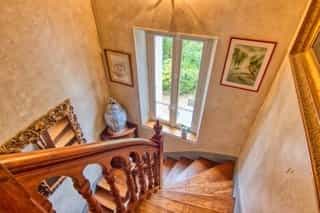 بيت في Sens, Yonne 11336801