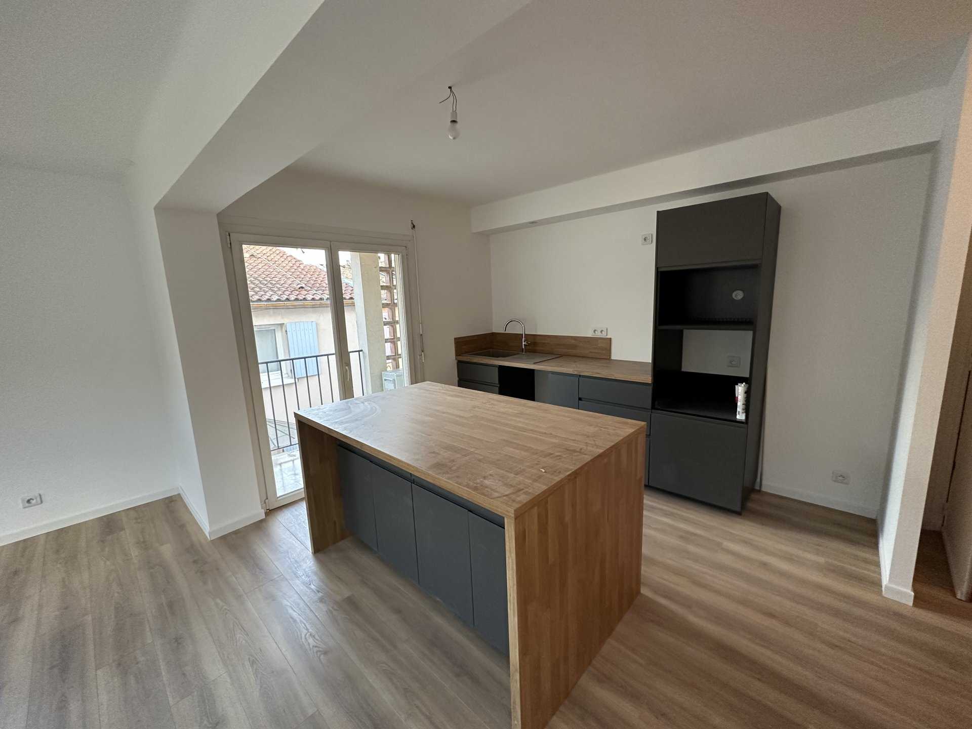Condominium in Pertuis, Provence-Alpes-Cote d'Azur 11336804