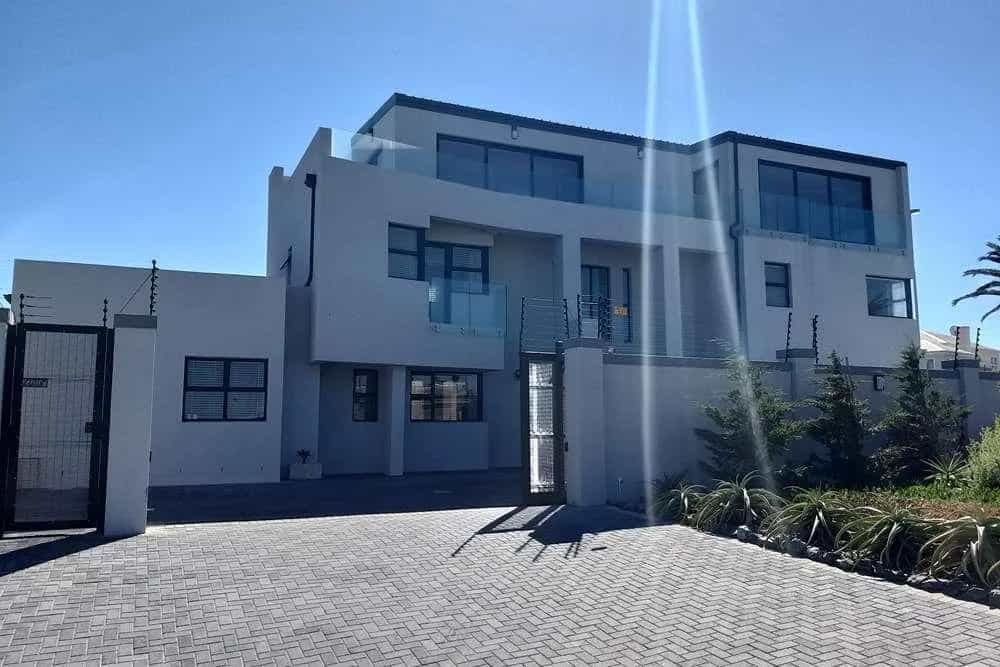 House in Melkbosstrand, Western Cape 11337022