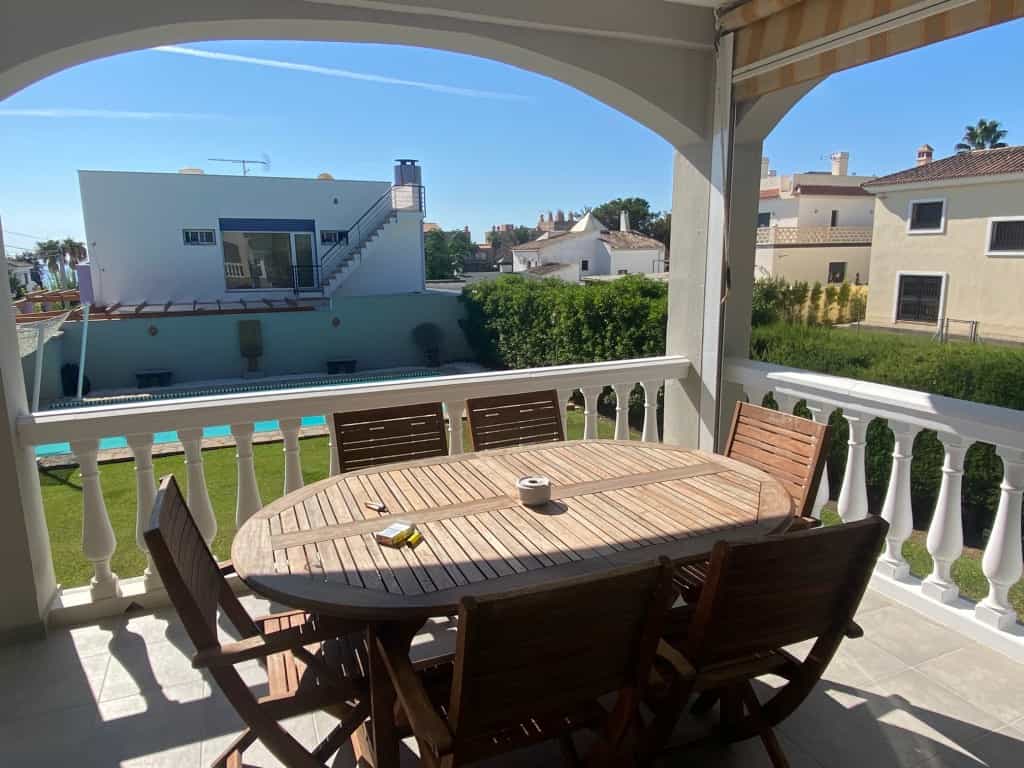 House in Estepona, Andalusia 11337479