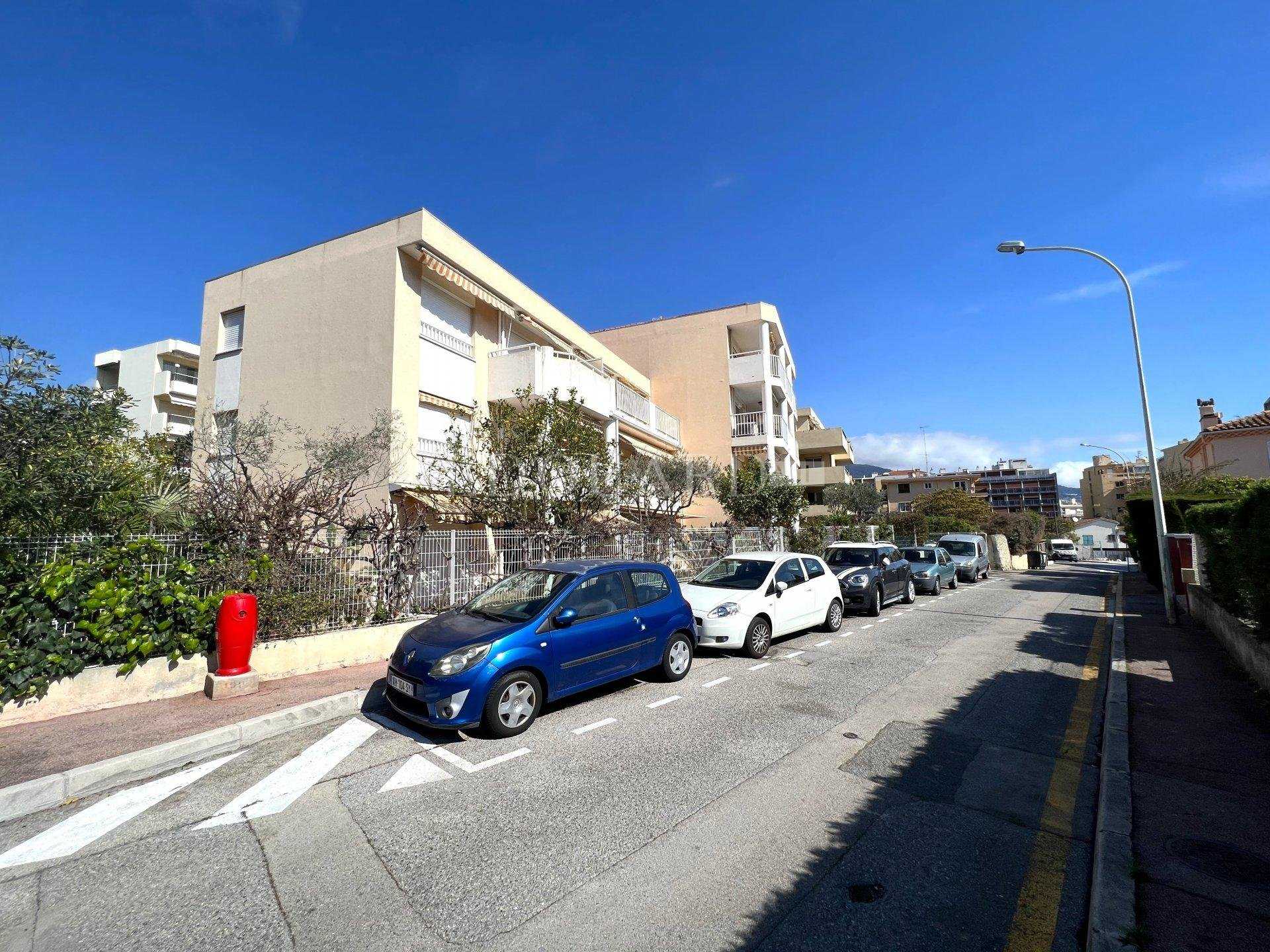 Condominium in Roquebrune-Cap-Martin, Alpes-Maritimes 11338023