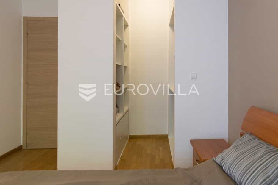 Condominium in Zagreb,  11338224