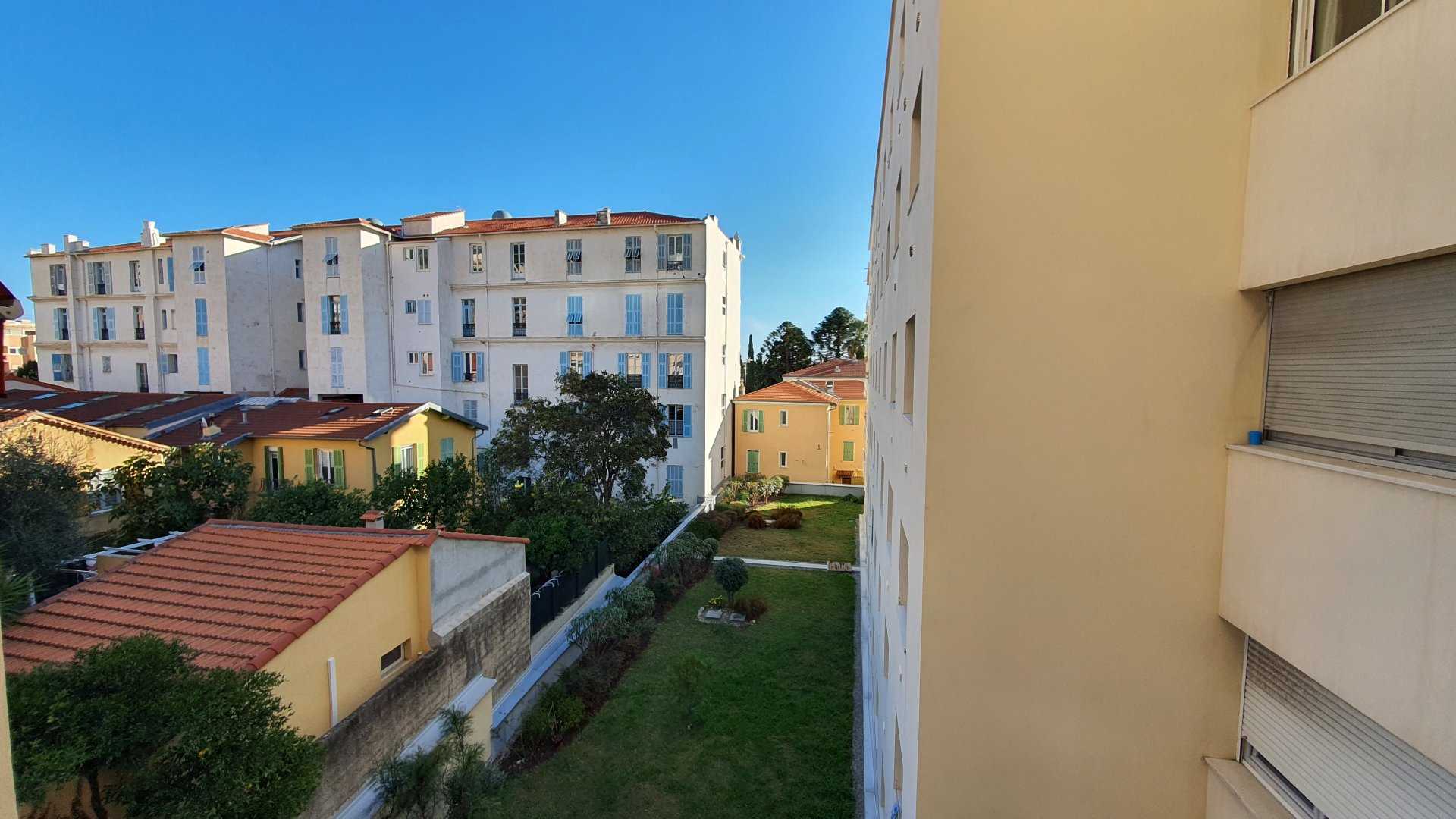 Condominium in Menton, Alpes-Maritimes 11338445