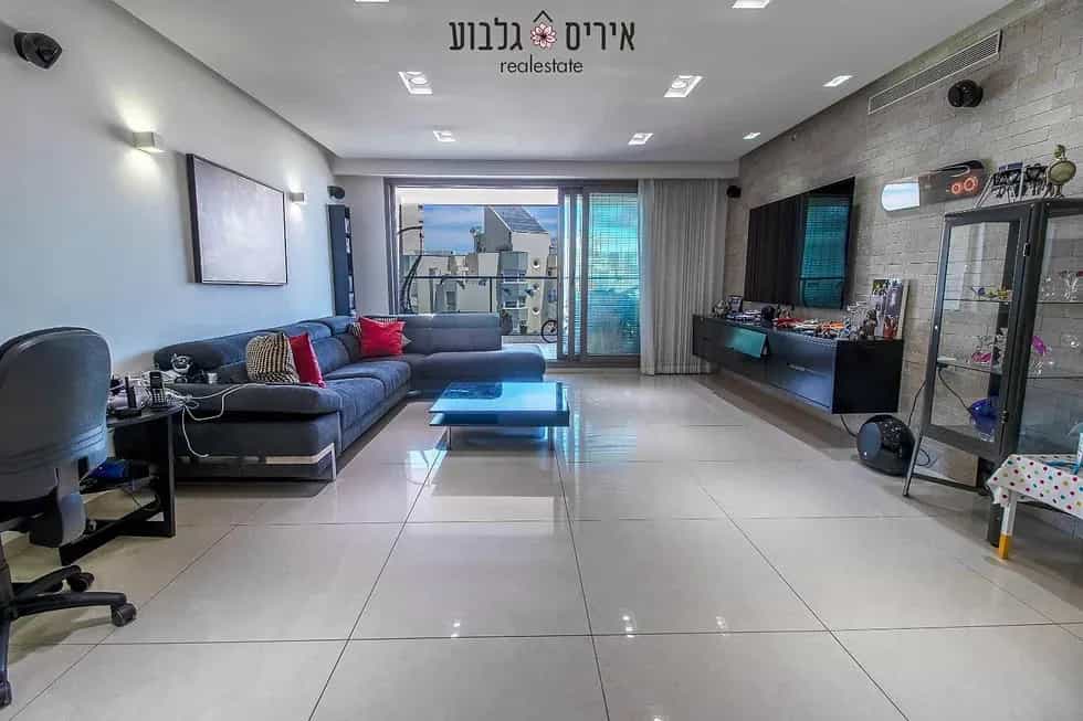 Osakehuoneisto sisään Hod HaKarmel, Haifa 11338615