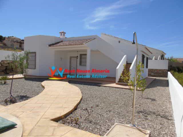 Rumah di Arbolea, Andalusia 11339278