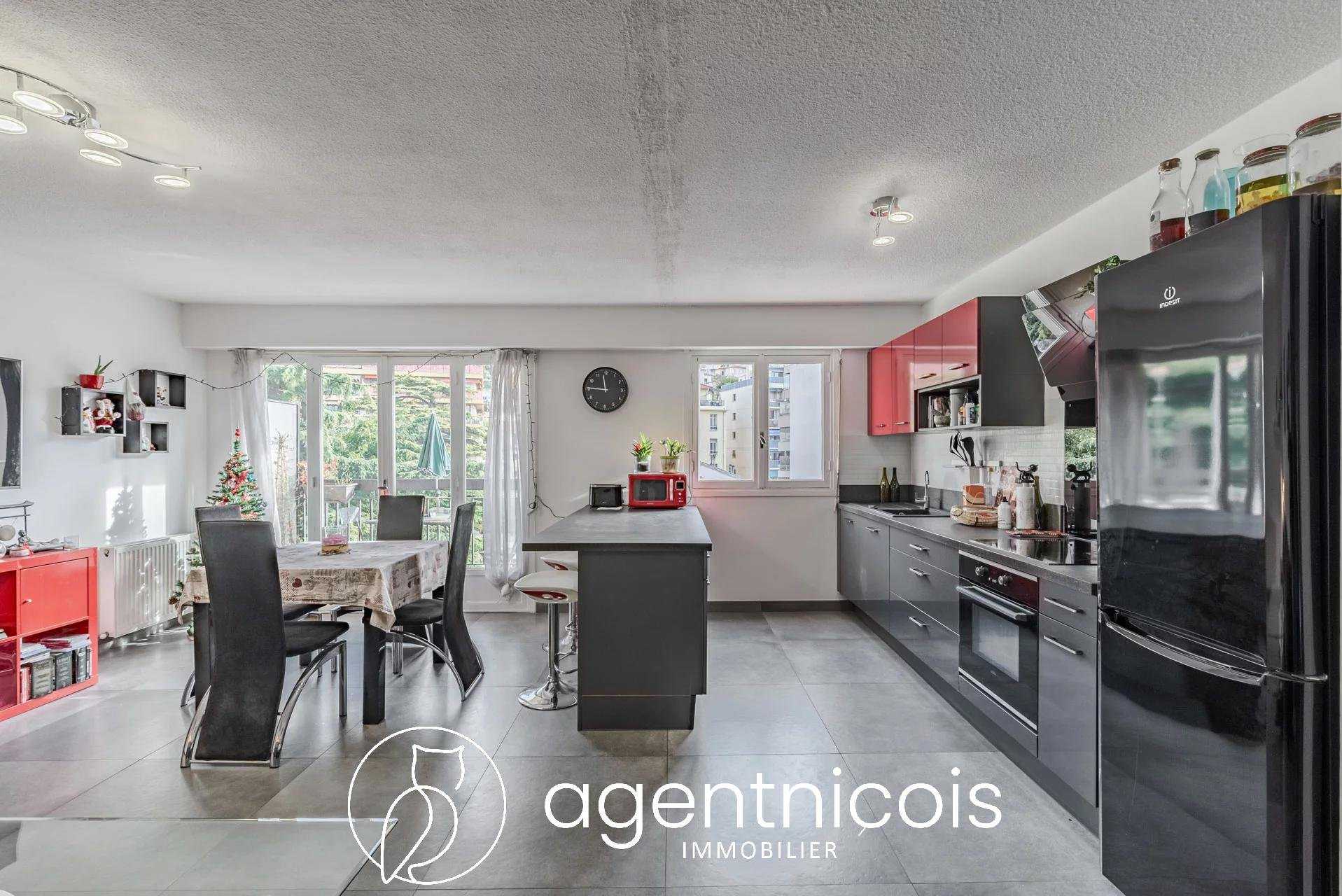 Condominium in Villefranche-sur-Mer, Provence-Alpes-Cote d'Azur 11340515