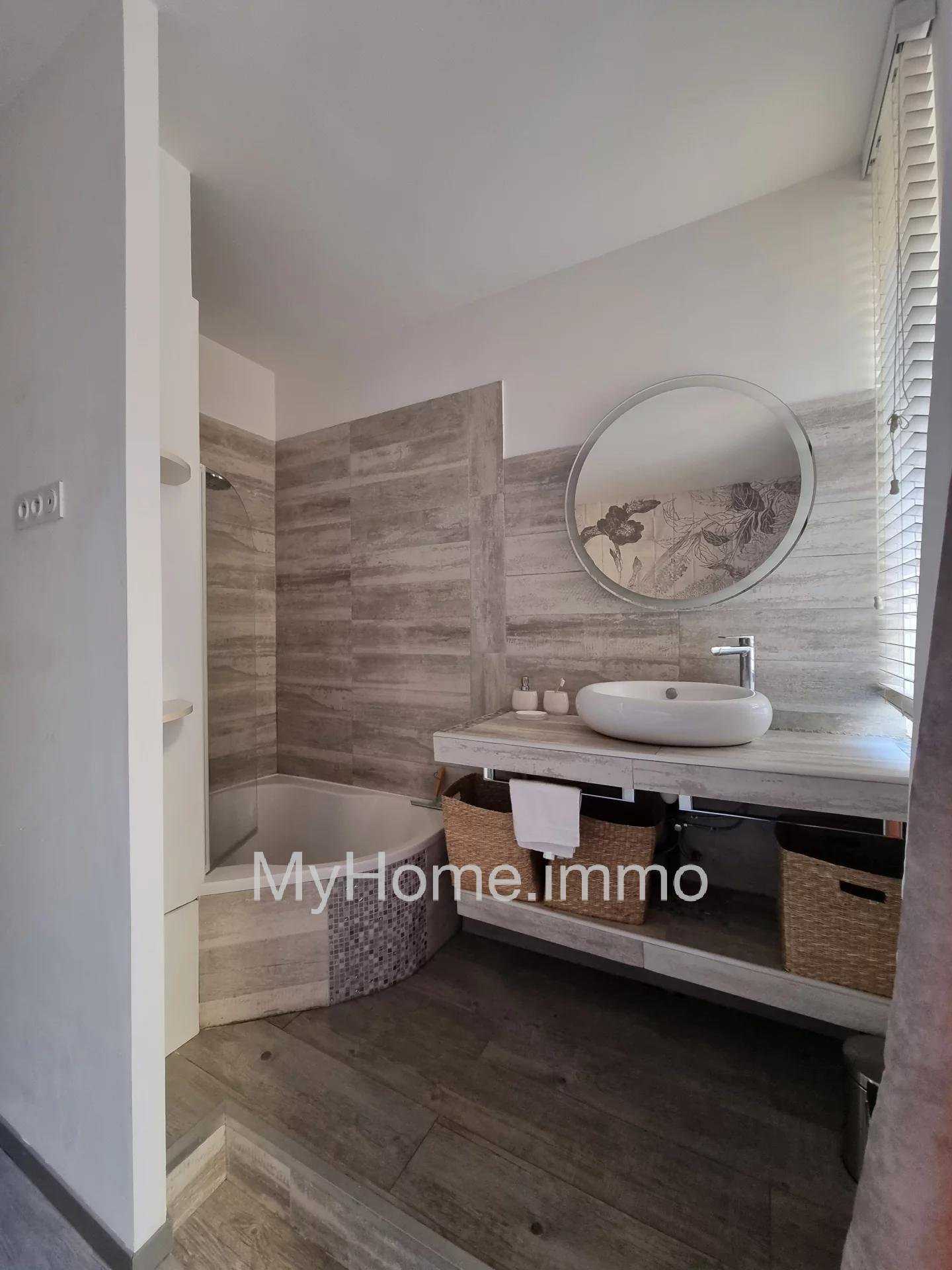 Condominium in Villefranche-sur-Mer, Provence-Alpes-Cote d'Azur 11340517