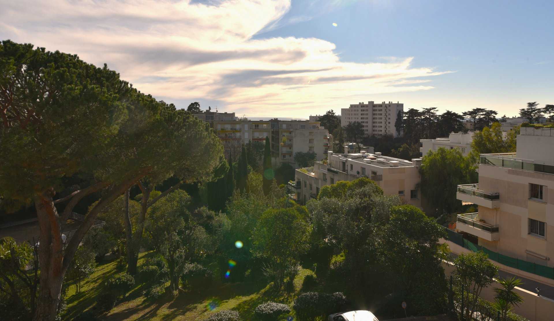 公寓 在 Nice, Alpes-Maritimes 11340560