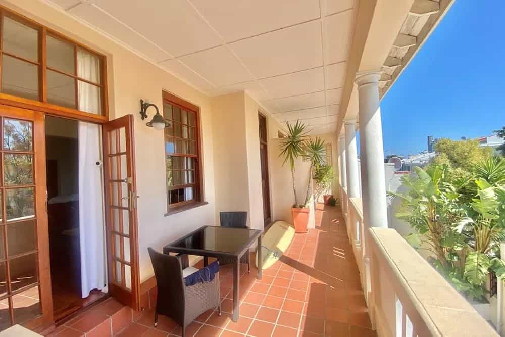 House in Cape Town, Western Cape 11340636