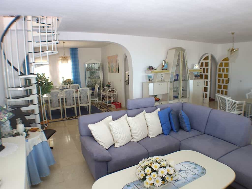 بيت في La Nucia, Comunitat Valenciana 11343354