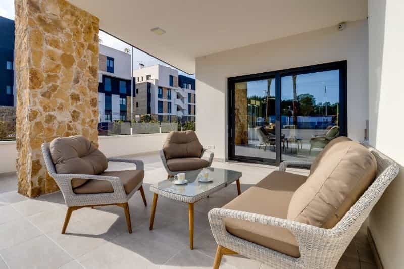 Condominium in Orihuela, Comunidad Valenciana 11346457