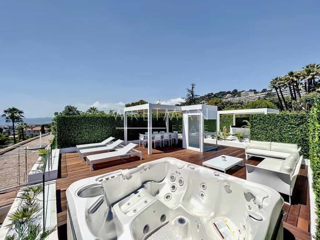 Condominium in Cannes, Alpes-Maritimes 11348482