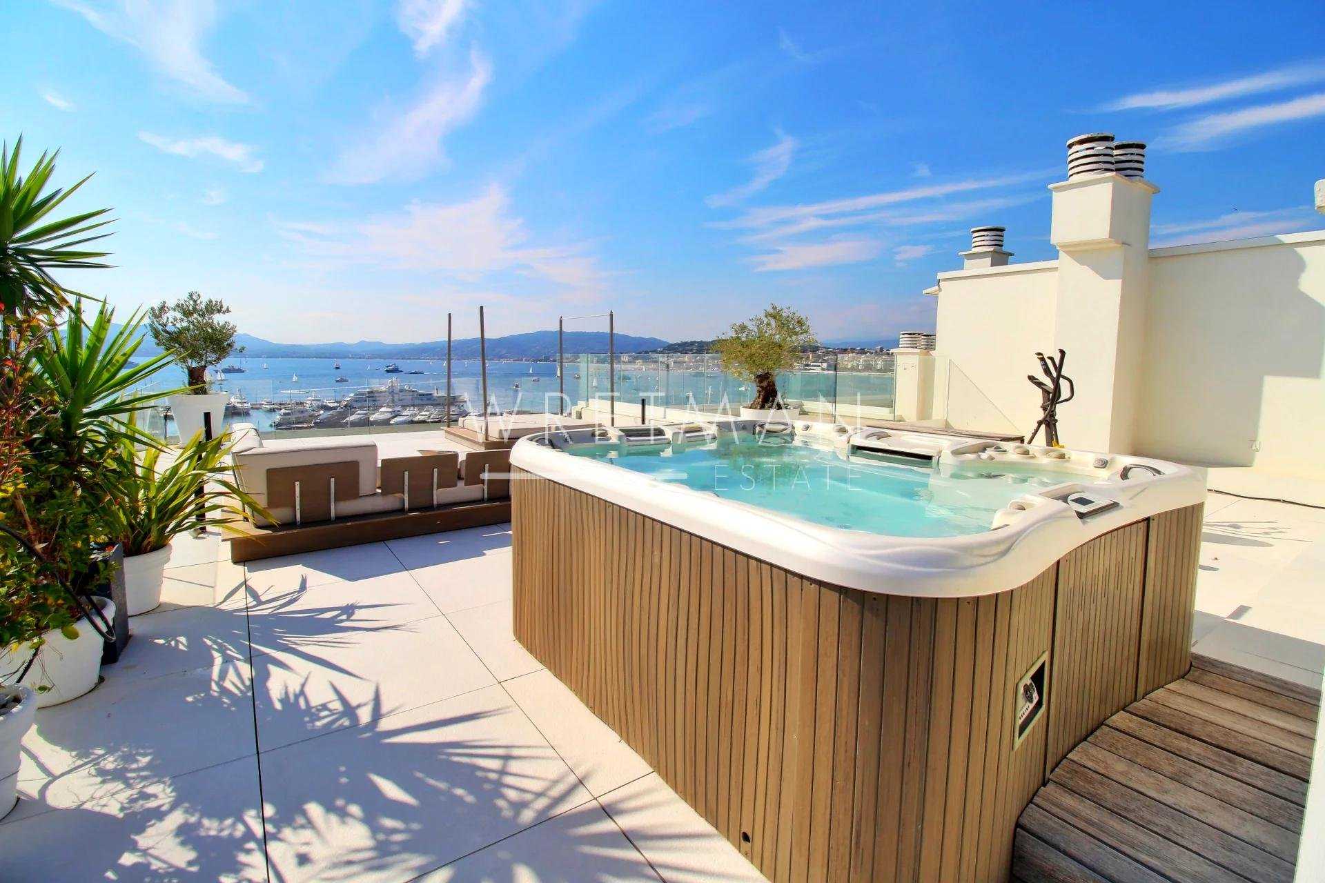 Condominium in Cannes, Provence-Alpes-Cote d'Azur 11348493
