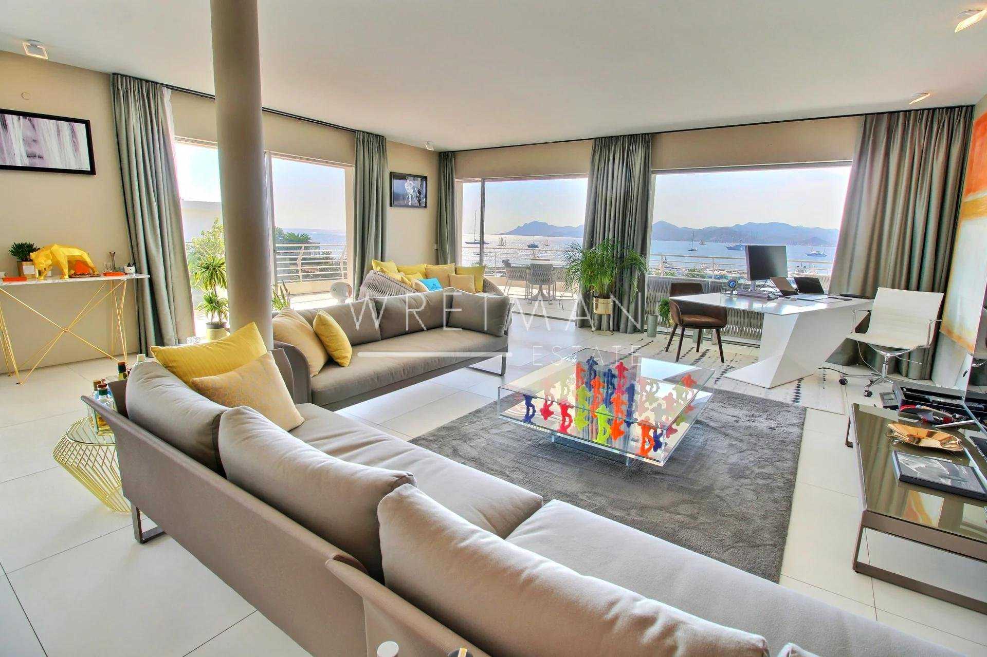 Condominium in Cannes, Alpes-Maritimes 11348493