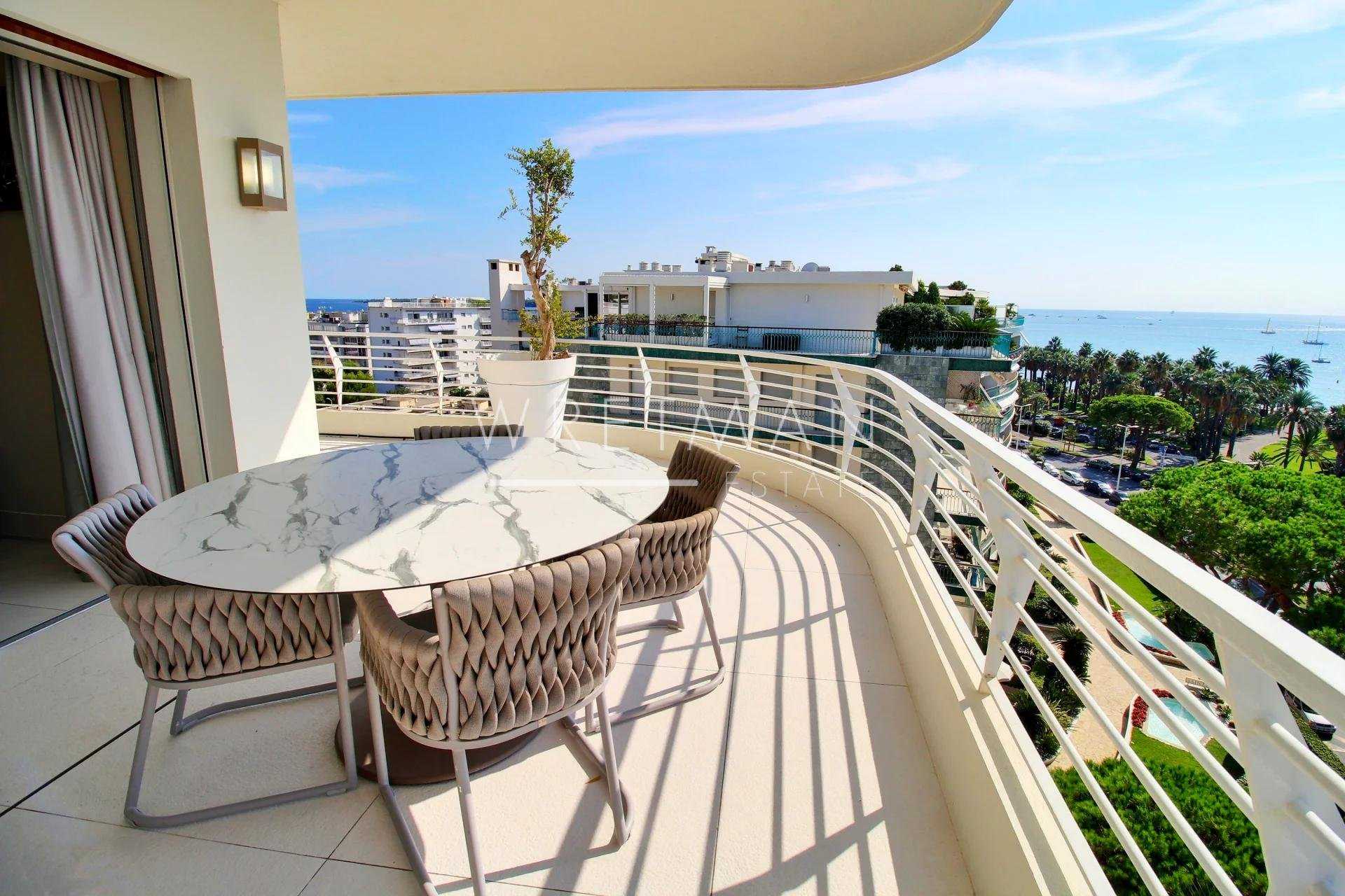 Condominium in Cannes, Provence-Alpes-Côte d'Azur 11348493