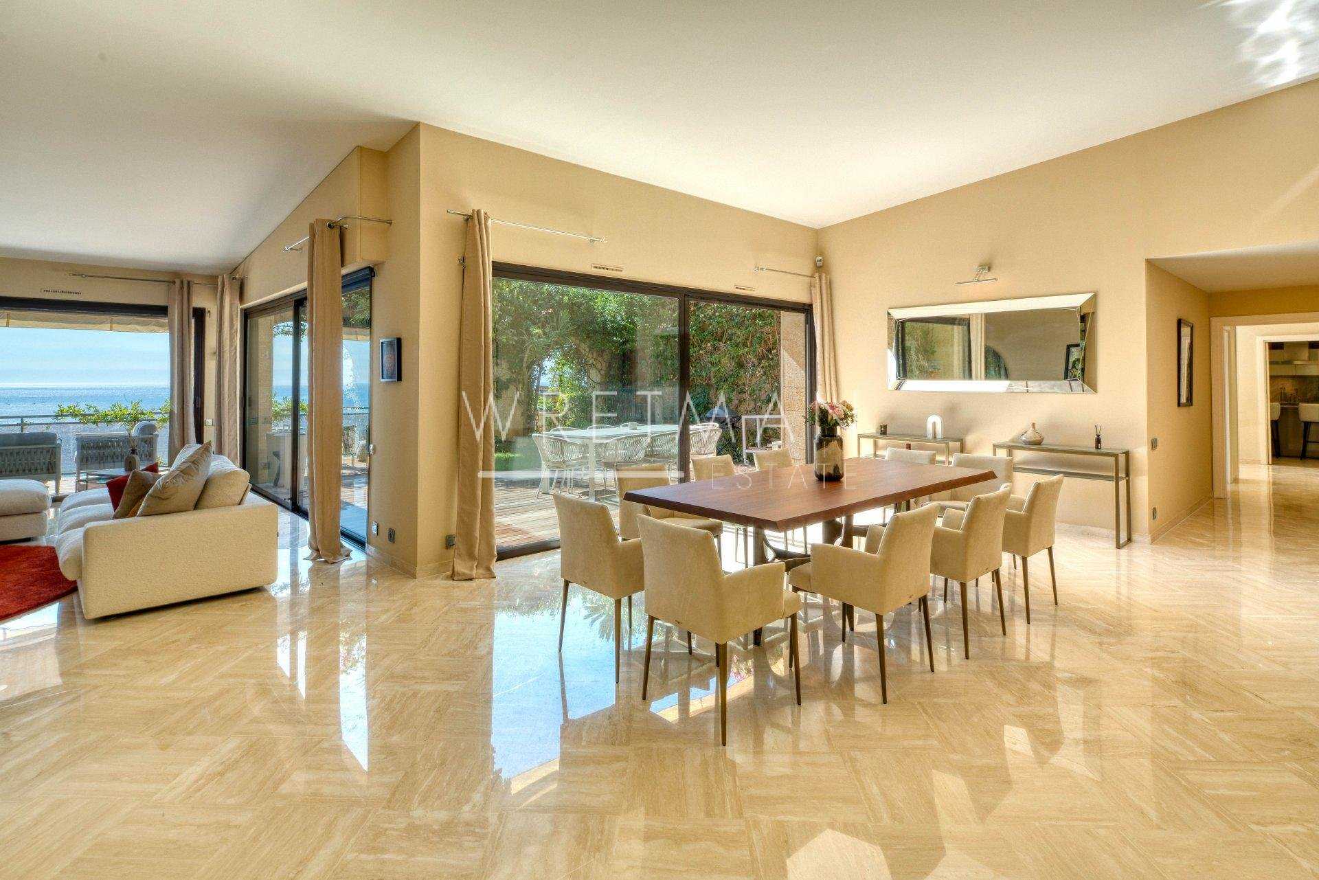 Condominium in Golfe-Juan, Provence-Alpes-Cote d'Azur 11348504