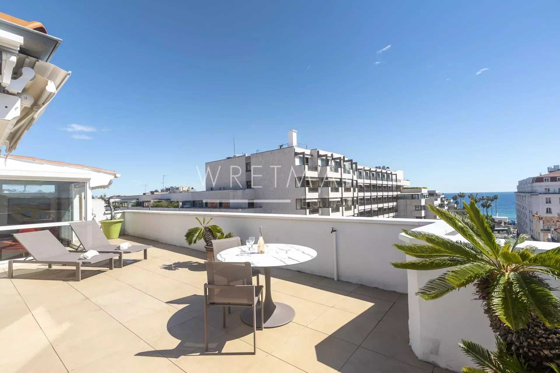 Condominium in Cannes, Provence-Alpes-Cote d'Azur 11348527