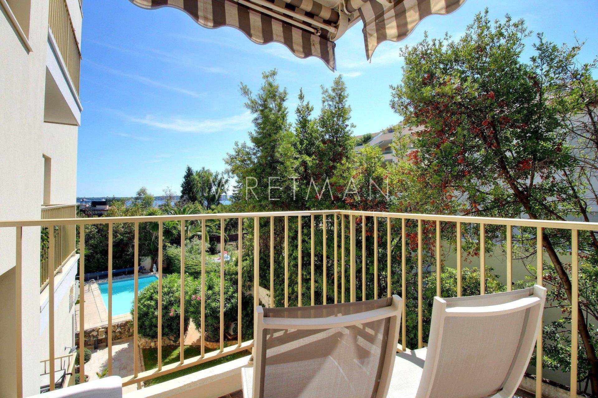 Condominium in Vallauris, Provence-Alpes-Cote d'Azur 11348556