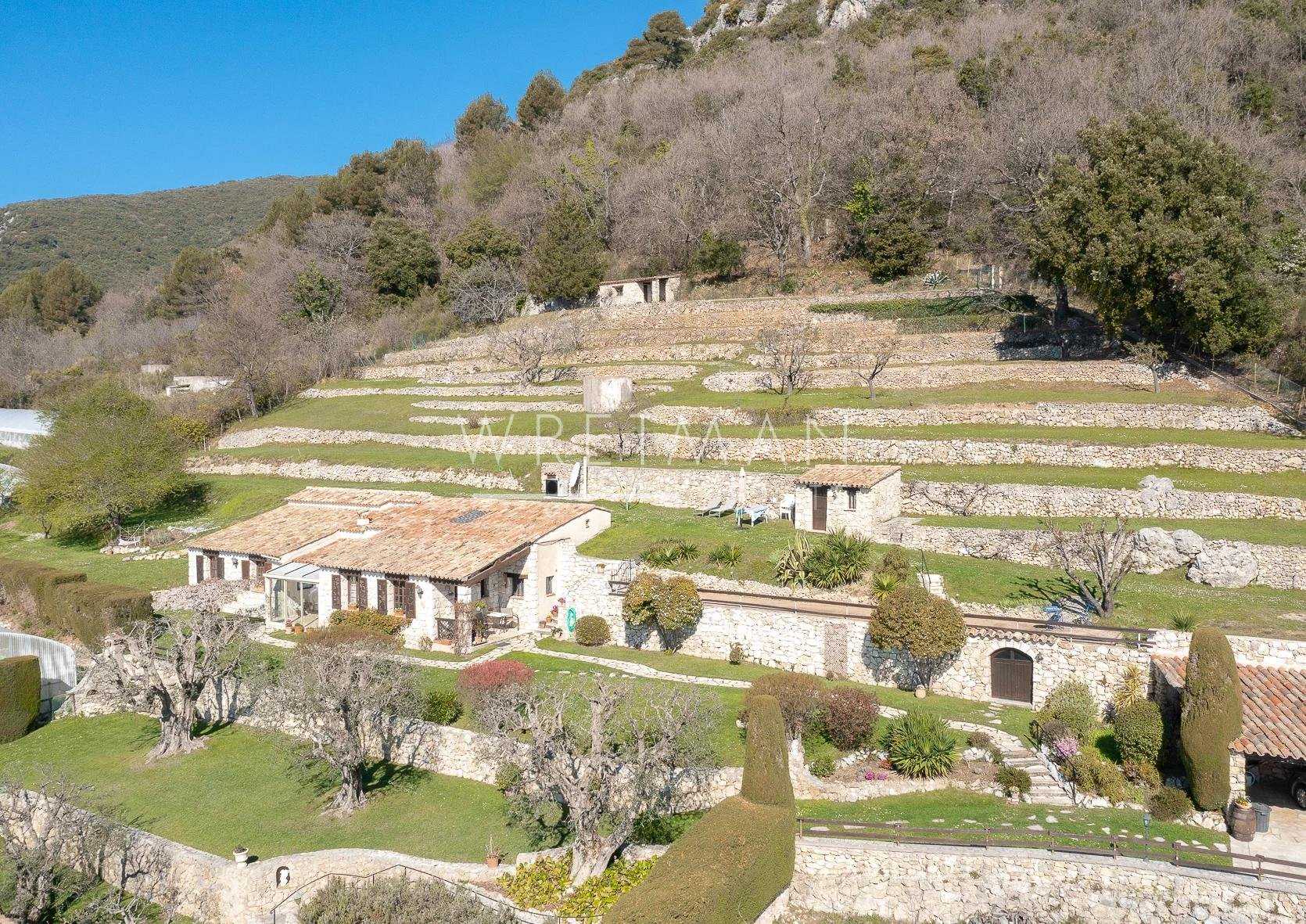 rumah dalam Tourrettes-sur-Loup, Provence-Alpes-Côte d'Azur 11348557
