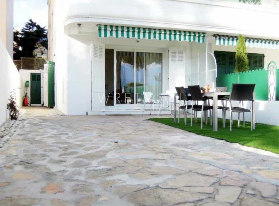 Condominium dans Cannes, Provence-Alpes-Côte d'Azur 11348559