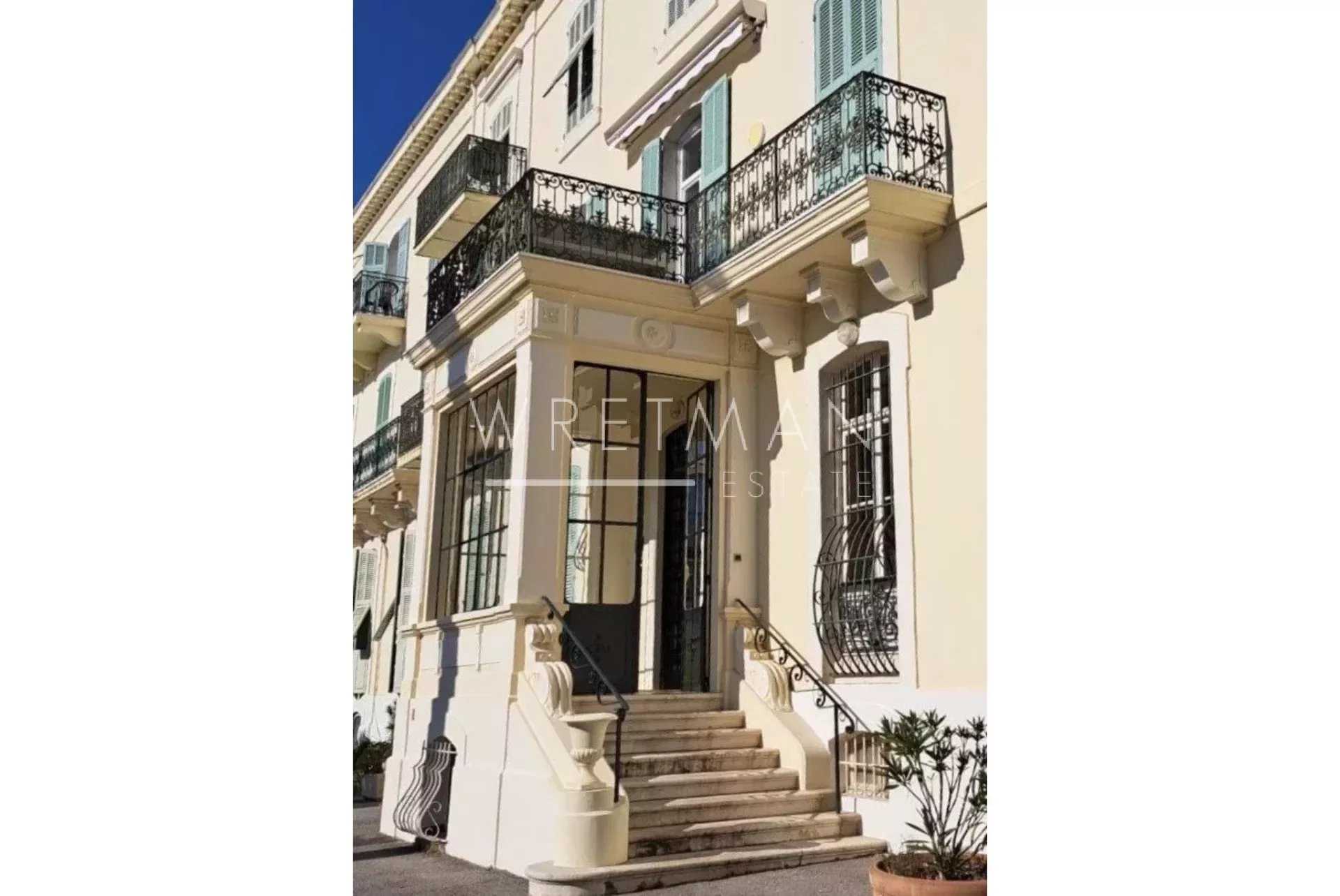 Condominium in Cannes, Alpes-Maritimes 11348574