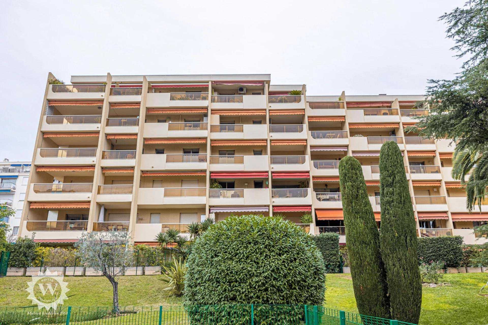 公寓 在 Nice, Alpes-Maritimes 11348627