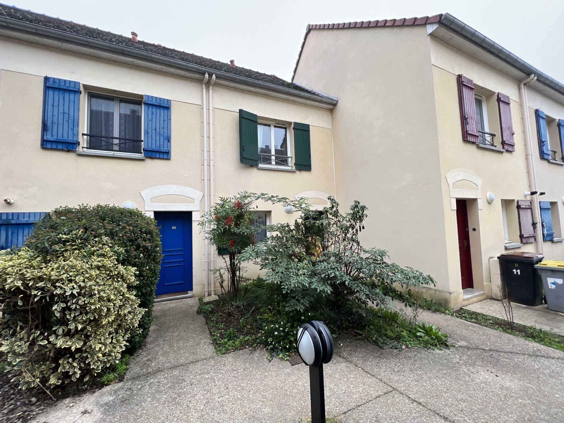 Multiple Houses in Bagneaux-sur-Loing, Ile-de-France 11349145