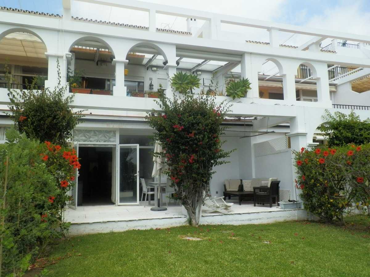 Condominium in Benahavis, Andalusia 11355307
