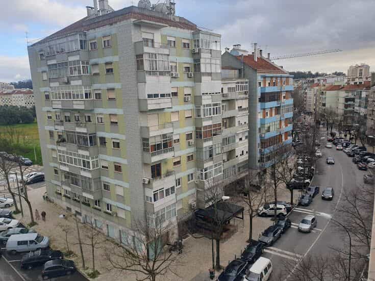 Condominium dans Bemfica, Lisbonne 11358266