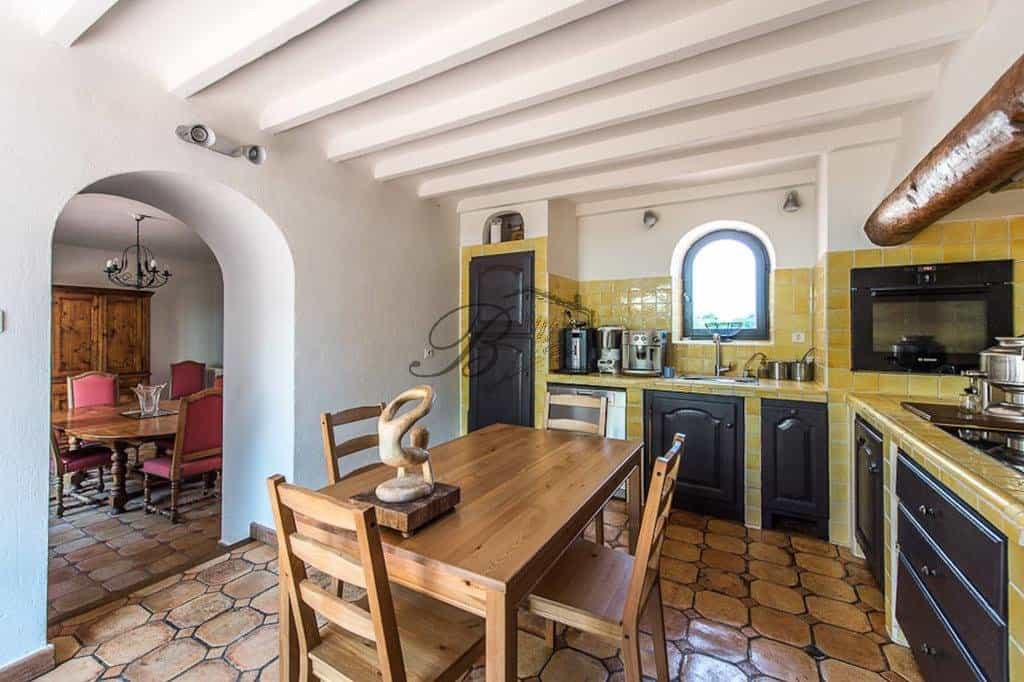 집 에 Pertuis, Provence-Alpes-Cote d'Azur 11358346