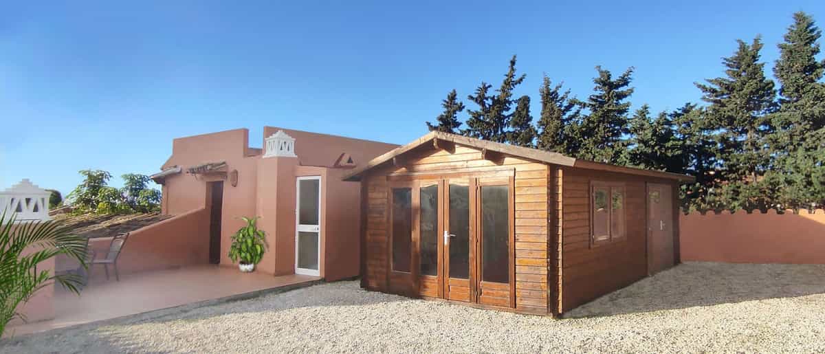 House in Benahavis, Andalusia 11366434