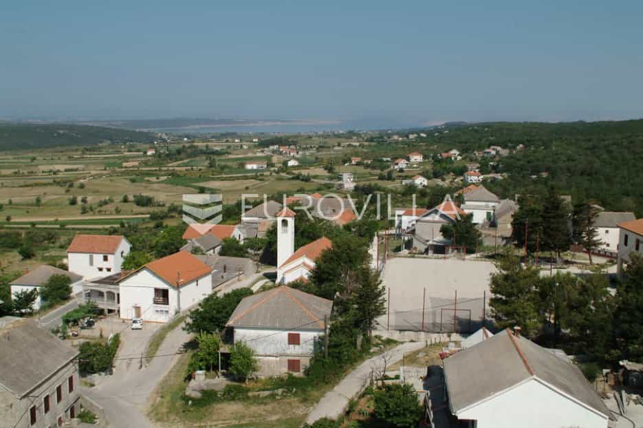土地 在 Policnik, Zadarska Zupanija 11369983