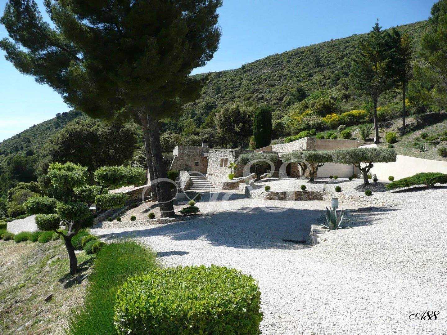 Talo sisään Lourmarin, Provence-Alpes-Côte d'Azur 11370430