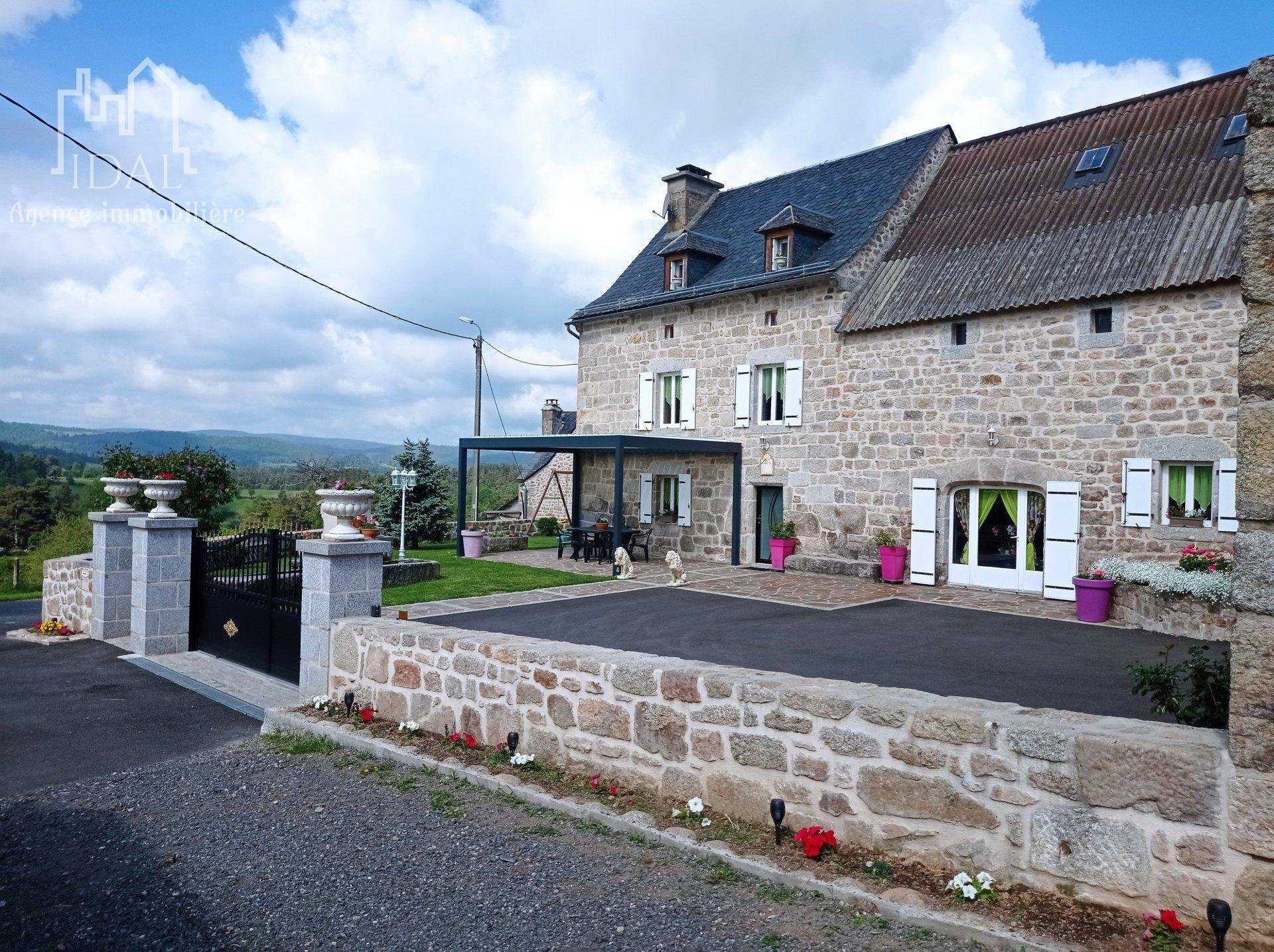 Residential in Arzenc-d'Apcher, Lozère 11370593
