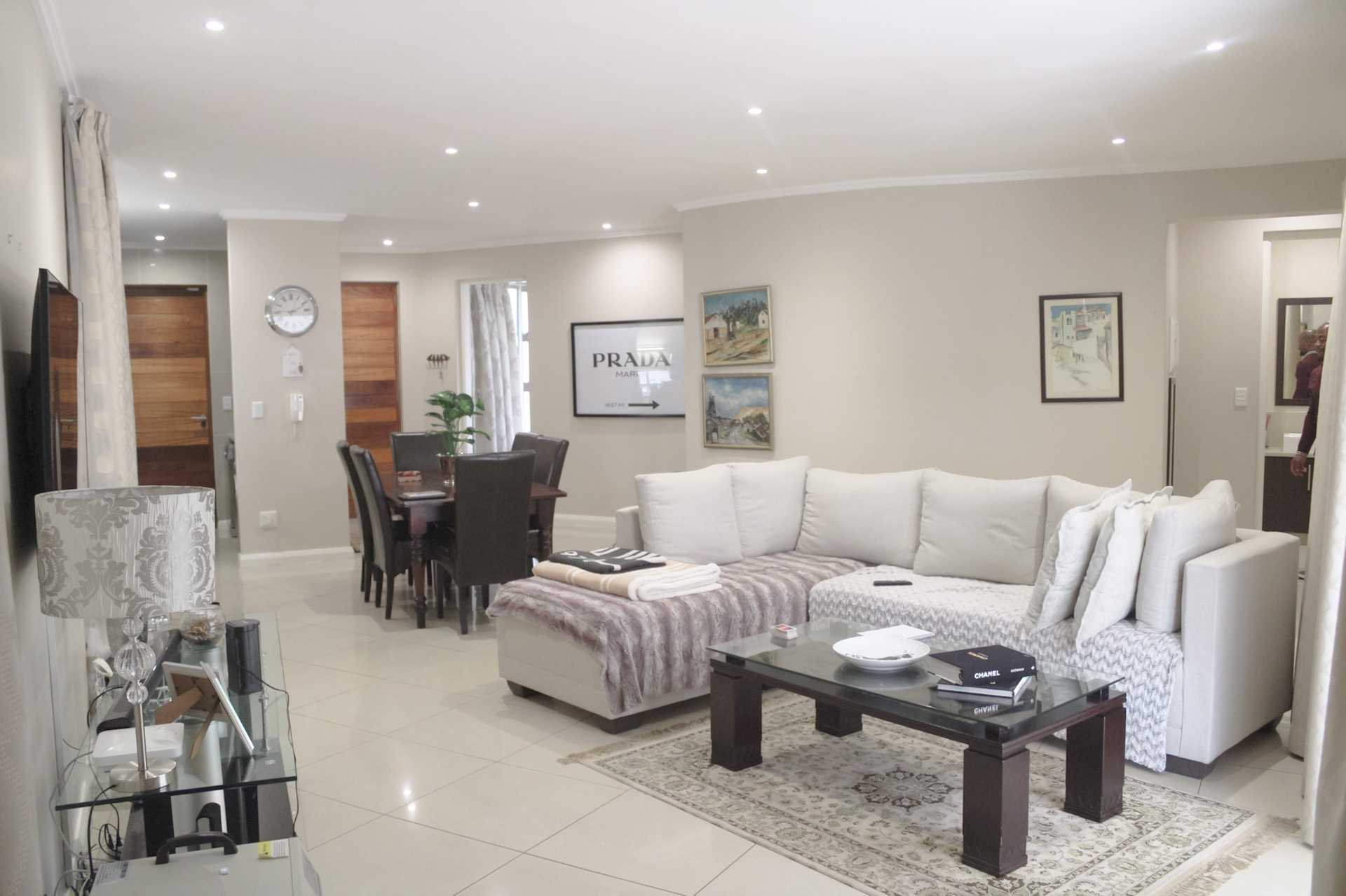 Condominium in Sandton, Gauteng 11370786