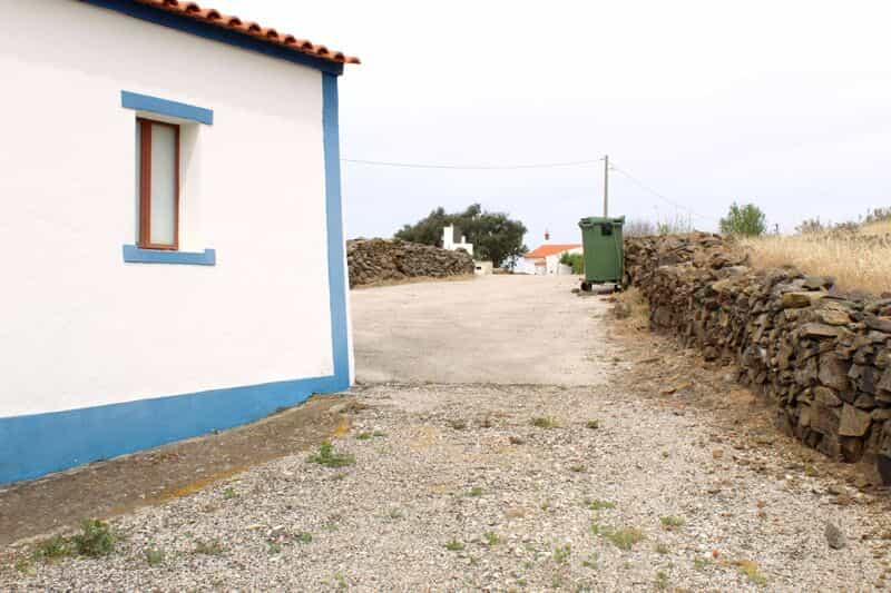 House in Vaqueiros, Faro District 11370811