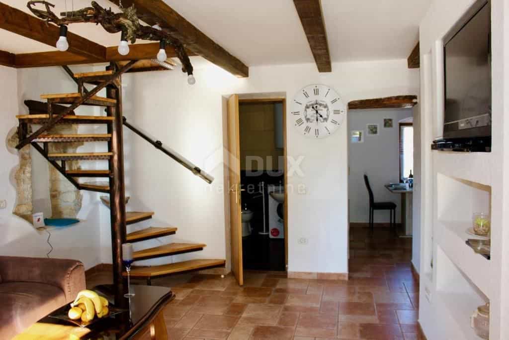 House in Momjan, Istria County 11370916