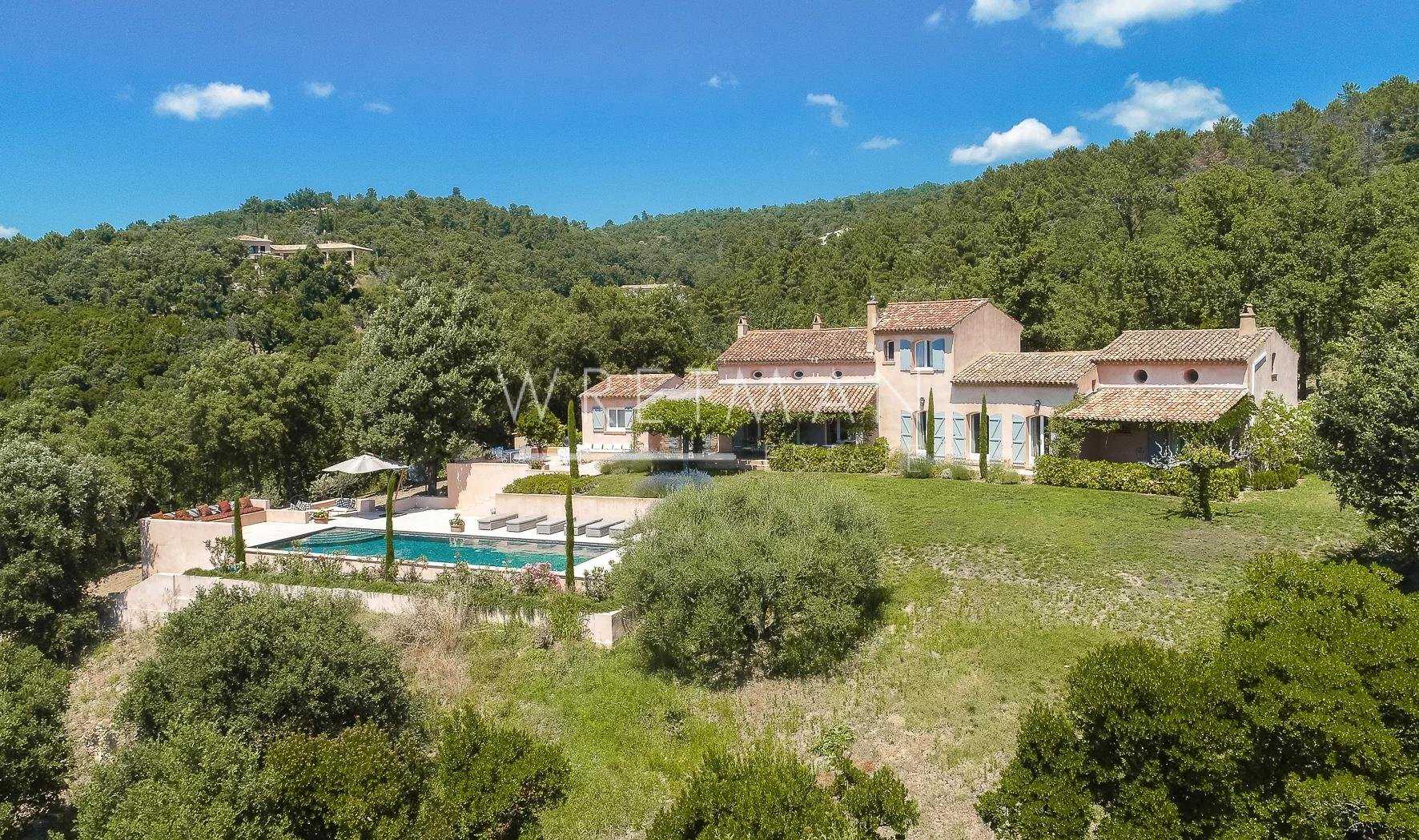 Hus i La Garde-Freinet, Provence-Alpes-Cote d'Azur 11371127