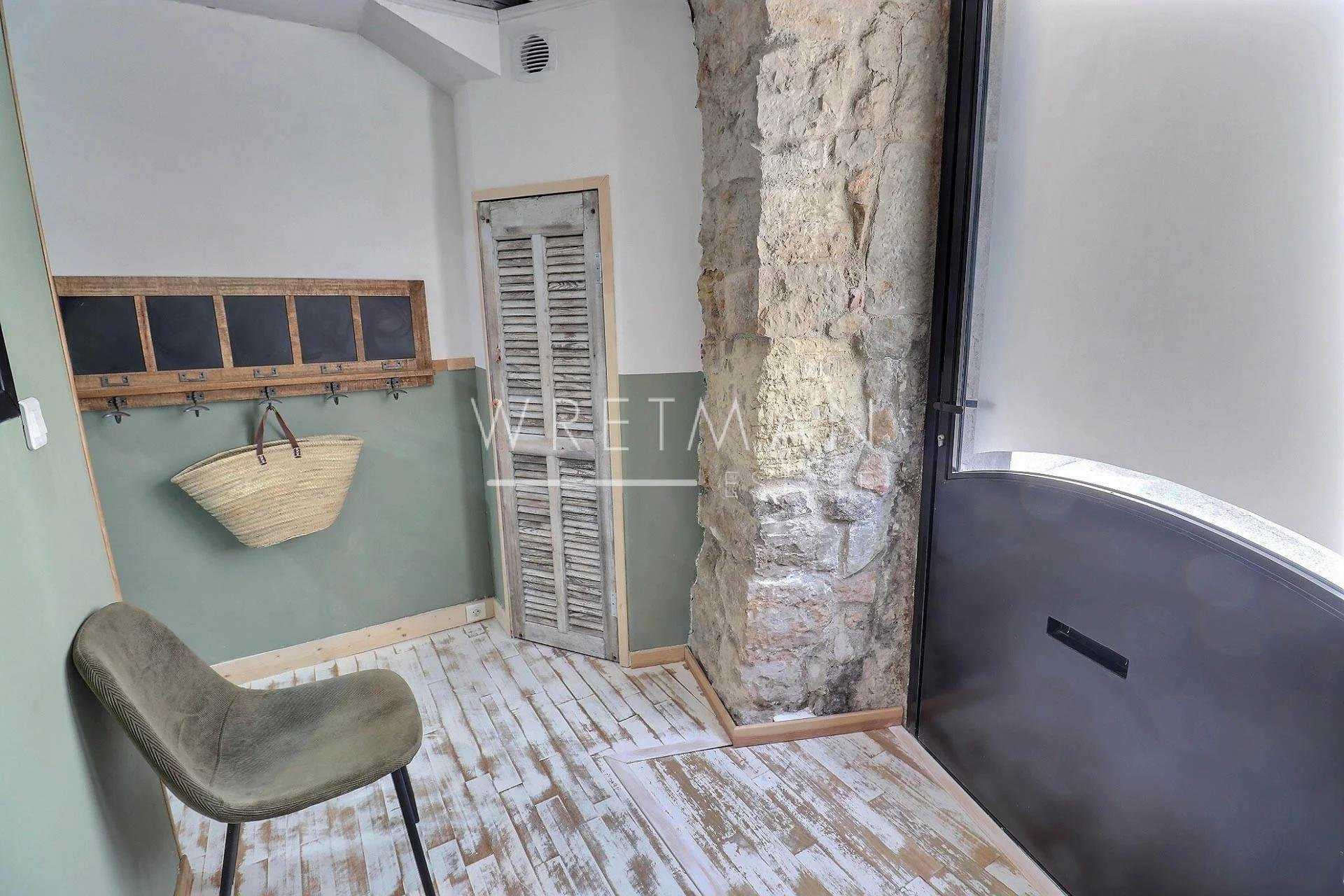House in Bargemon, Provence-Alpes-Cote d'Azur 11371137
