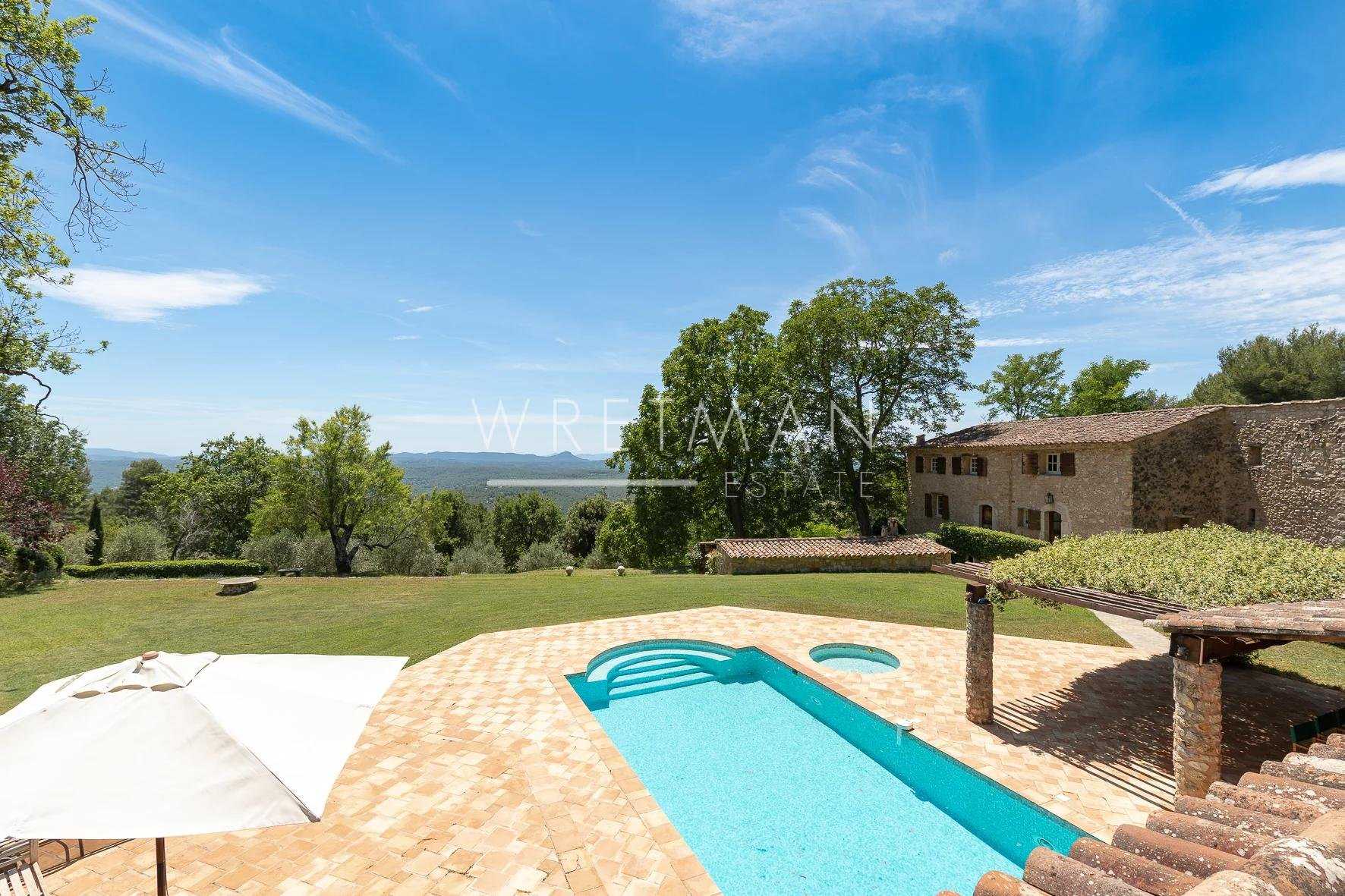 Talo sisään Seillans, Provence-Alpes-Cote d'Azur 11371149